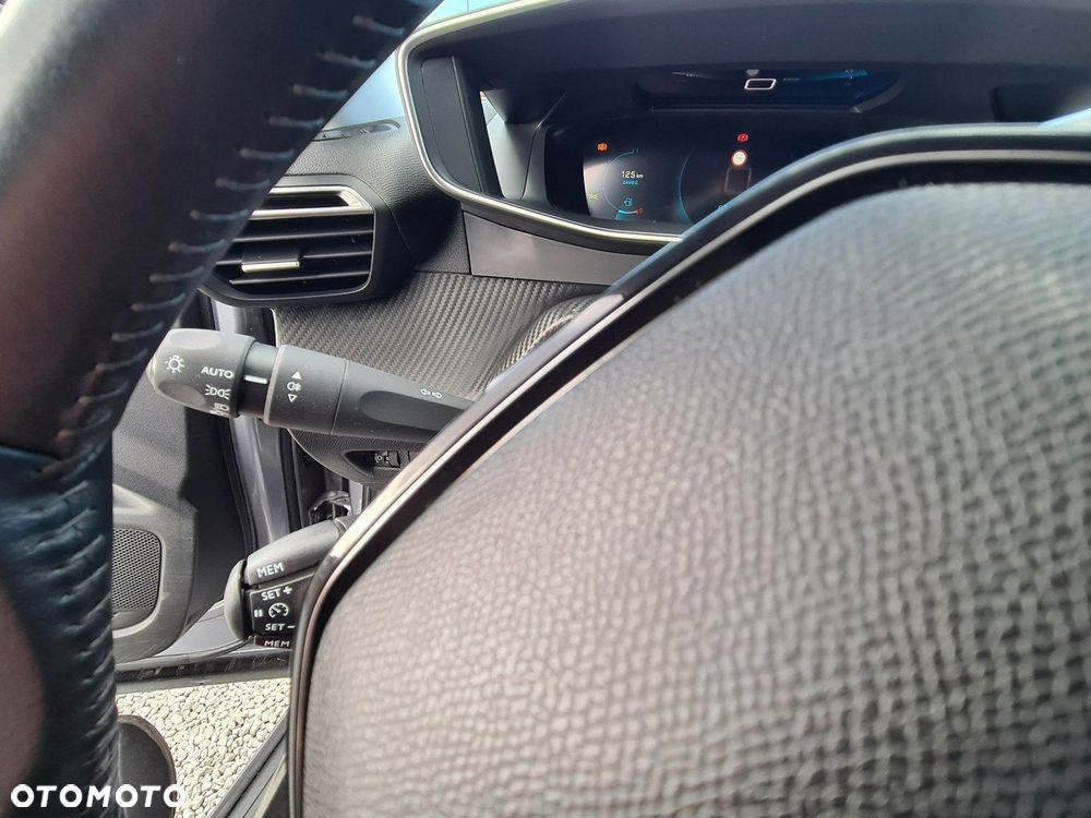 Peugeot 2008 PureTech 100 Style S&S BVM6 - 25