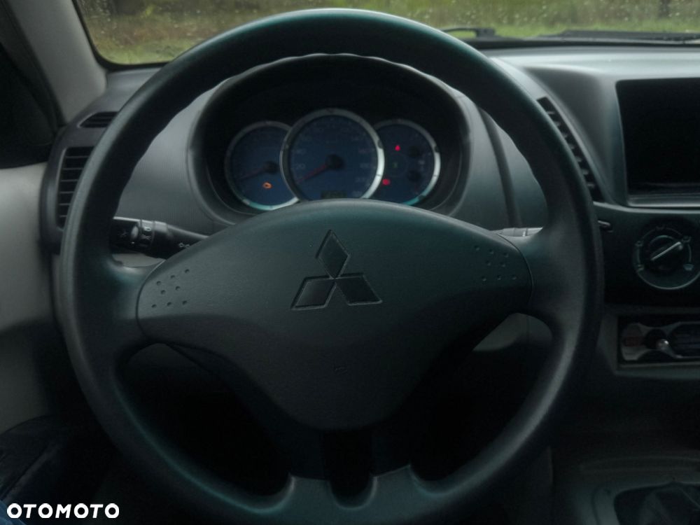 Mitsubishi L200 2.5 DID Intense + - 10