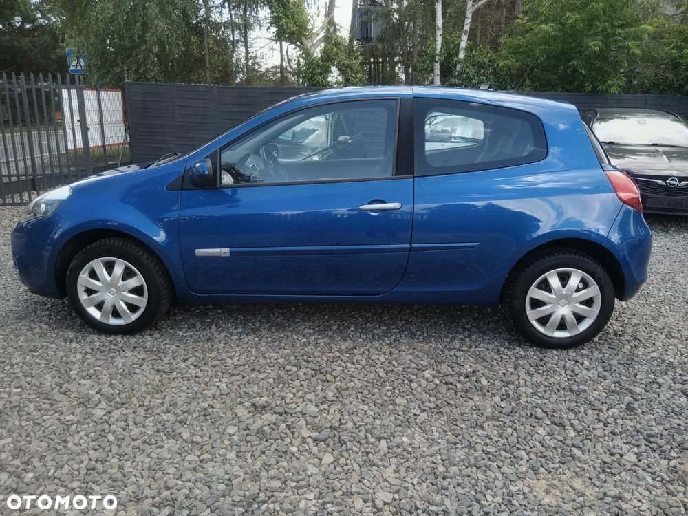 Renault Clio 1.2 16V 75 Expression - 11