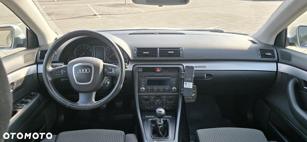 Audi A4 Avant 2.0T FSI - 11