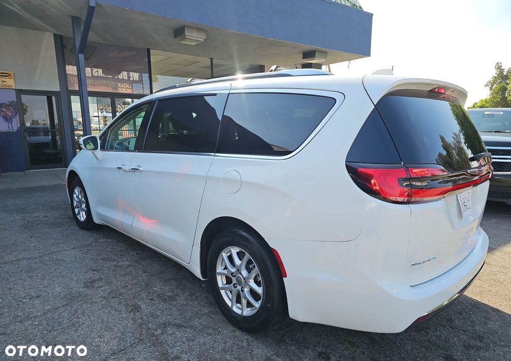 Chrysler Pacifica - 7