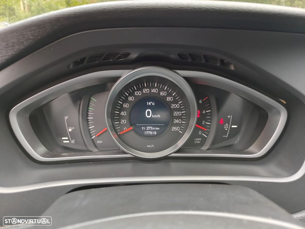 Volvo V40 D2 Momentum - 12