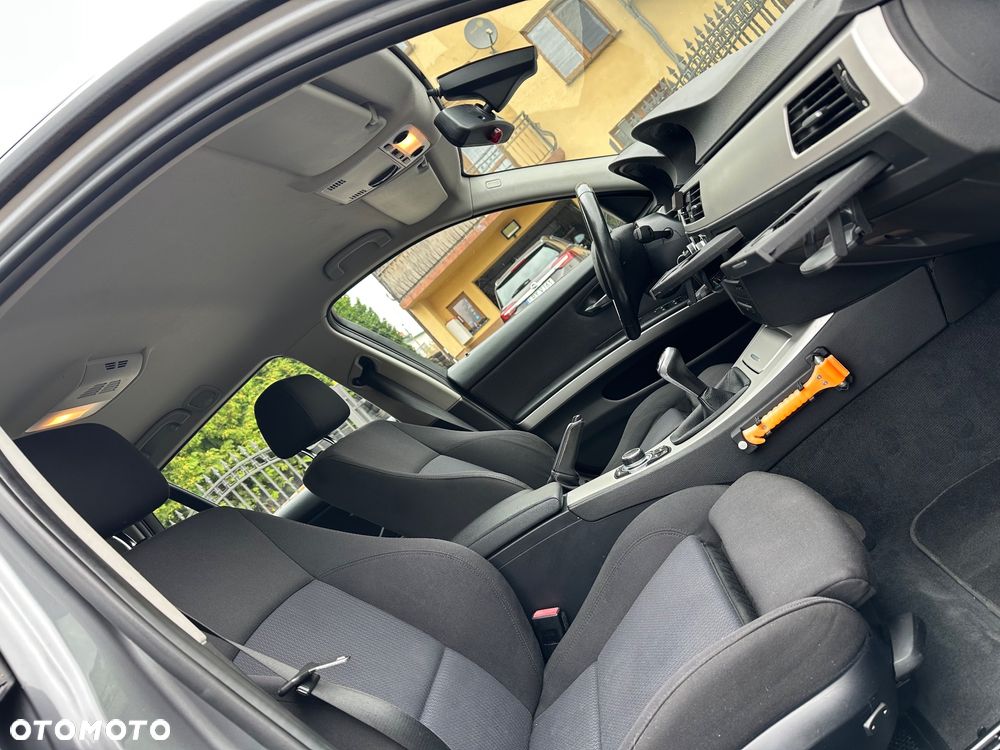 BMW Seria 3 318i - 26