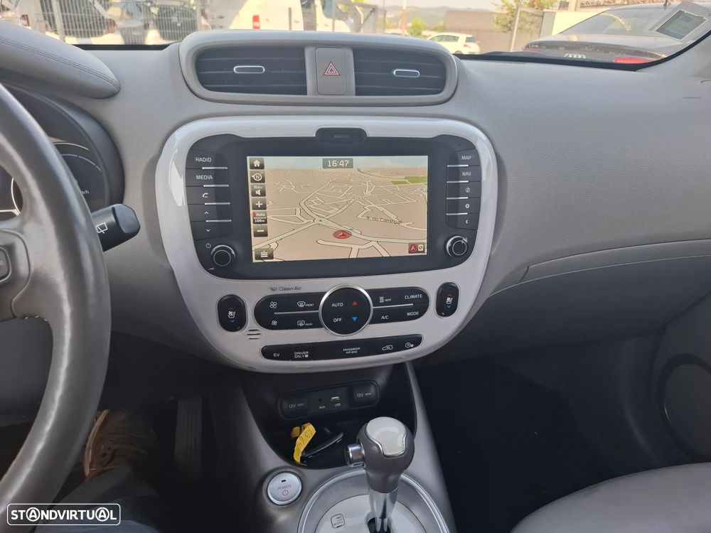 Kia e-Soul EV Play - 17