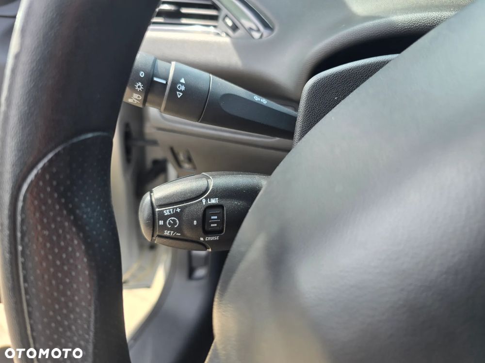 Peugeot 208 - 28