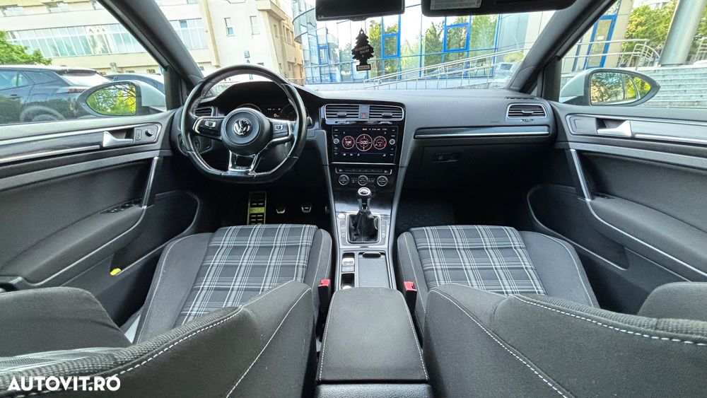 Volkswagen Golf - 14