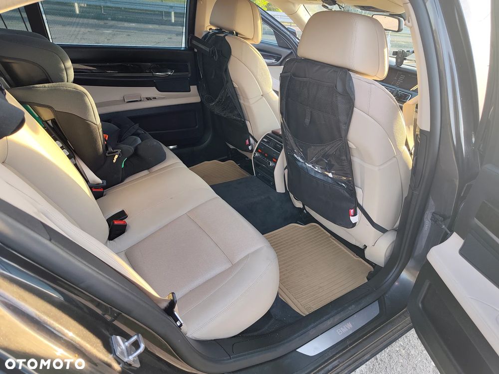 BMW Seria 7 740Li - 9