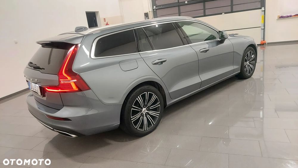Volvo V60 D4 R-Design - 3