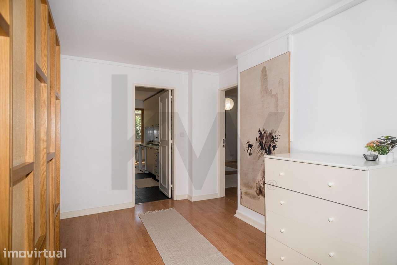 Apartamento T2 com Varanda e Garagem – Centro de Algés, Oeiras - Grande imagem: 2/23