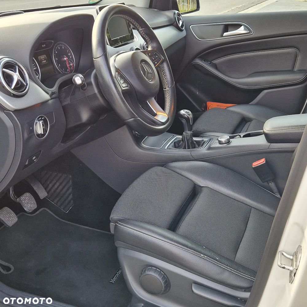 Mercedes-Benz Klasa B 180 UrbanStyle Edition - 23