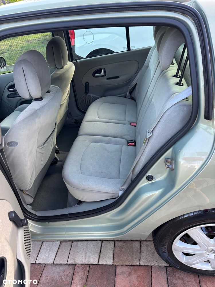 Renault Clio 1.2i RT 16V - 12