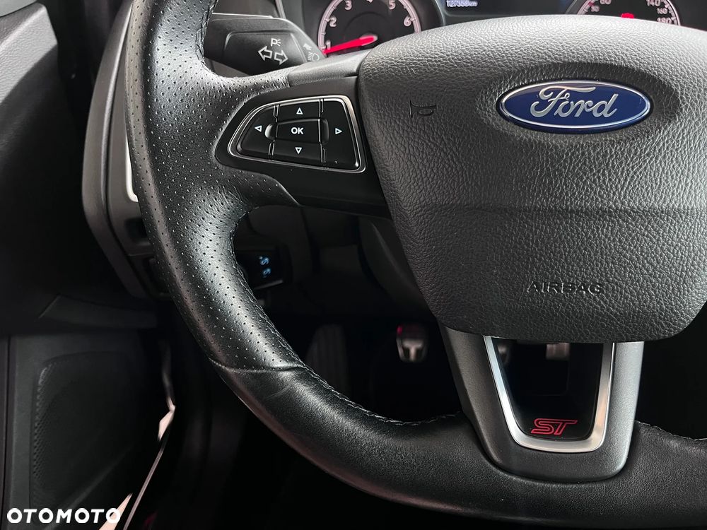 Ford Focus ST - 13