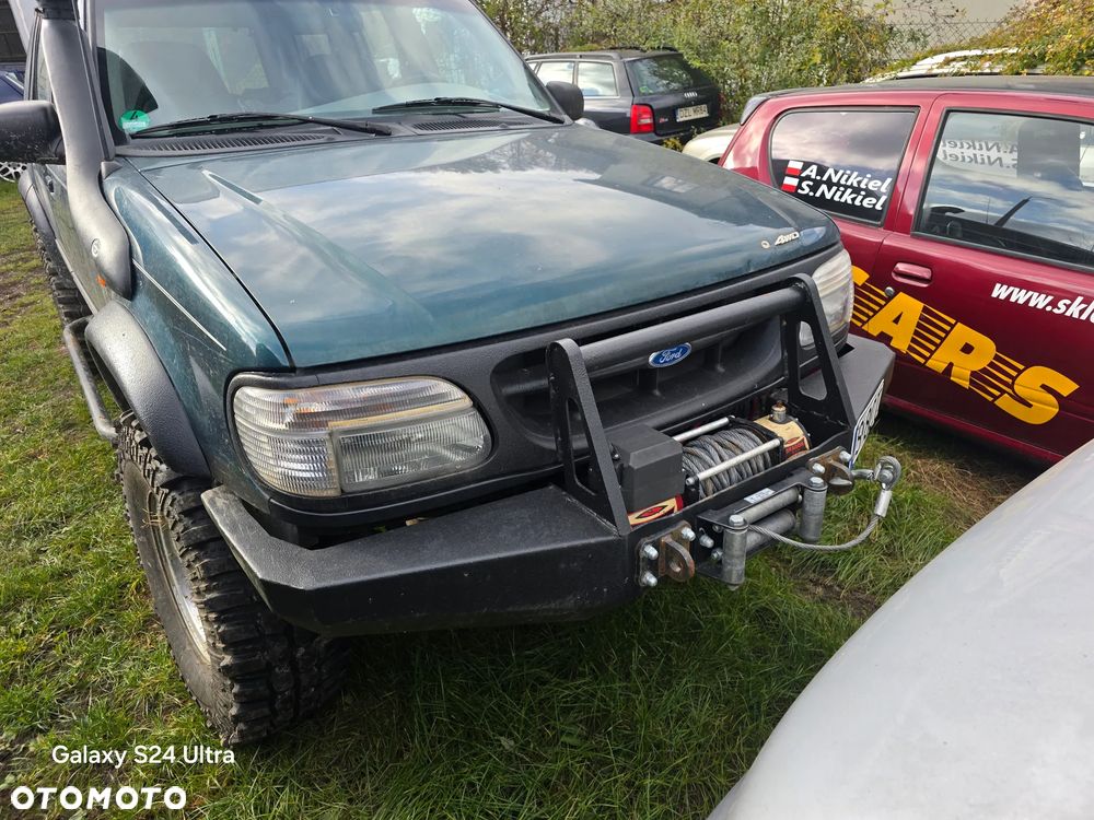 Ford Explorer Standard - 1
