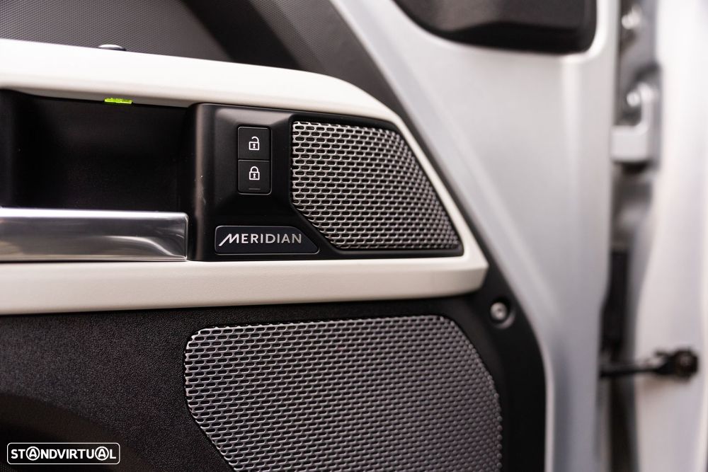 Land Rover Defender 2.0 D 110 AWD SE - 8