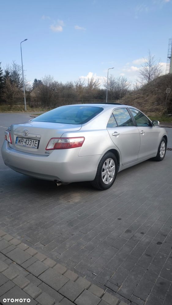 Toyota Camry - 4