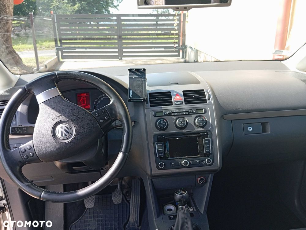 Volkswagen Touran - 6