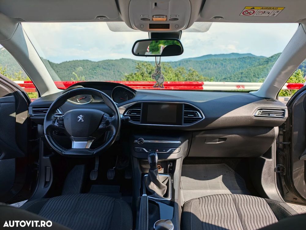 Peugeot 308 - 8
