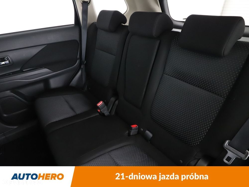 Mitsubishi Outlander - 15