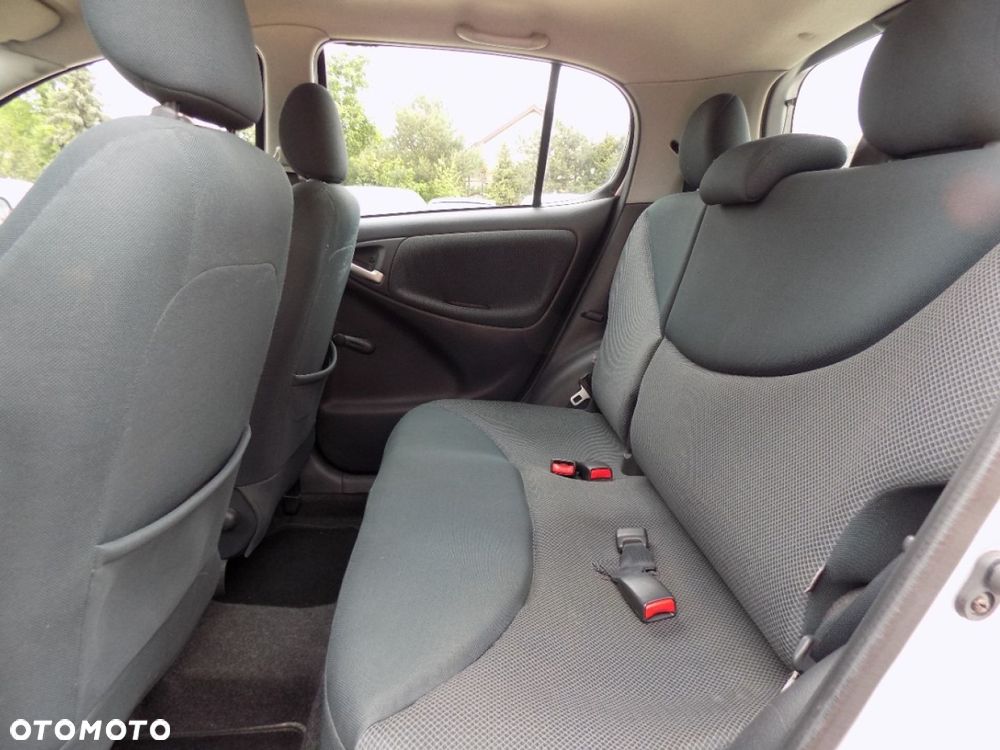 Toyota Yaris - 8