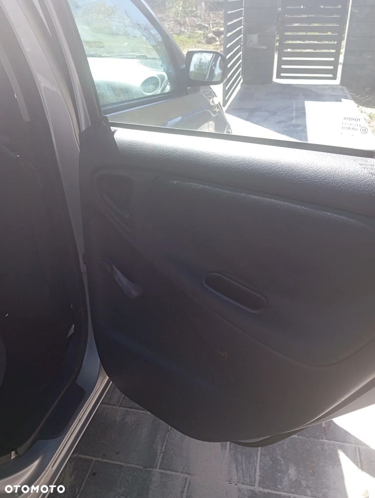 Toyota Yaris 1.0 Luna - 5