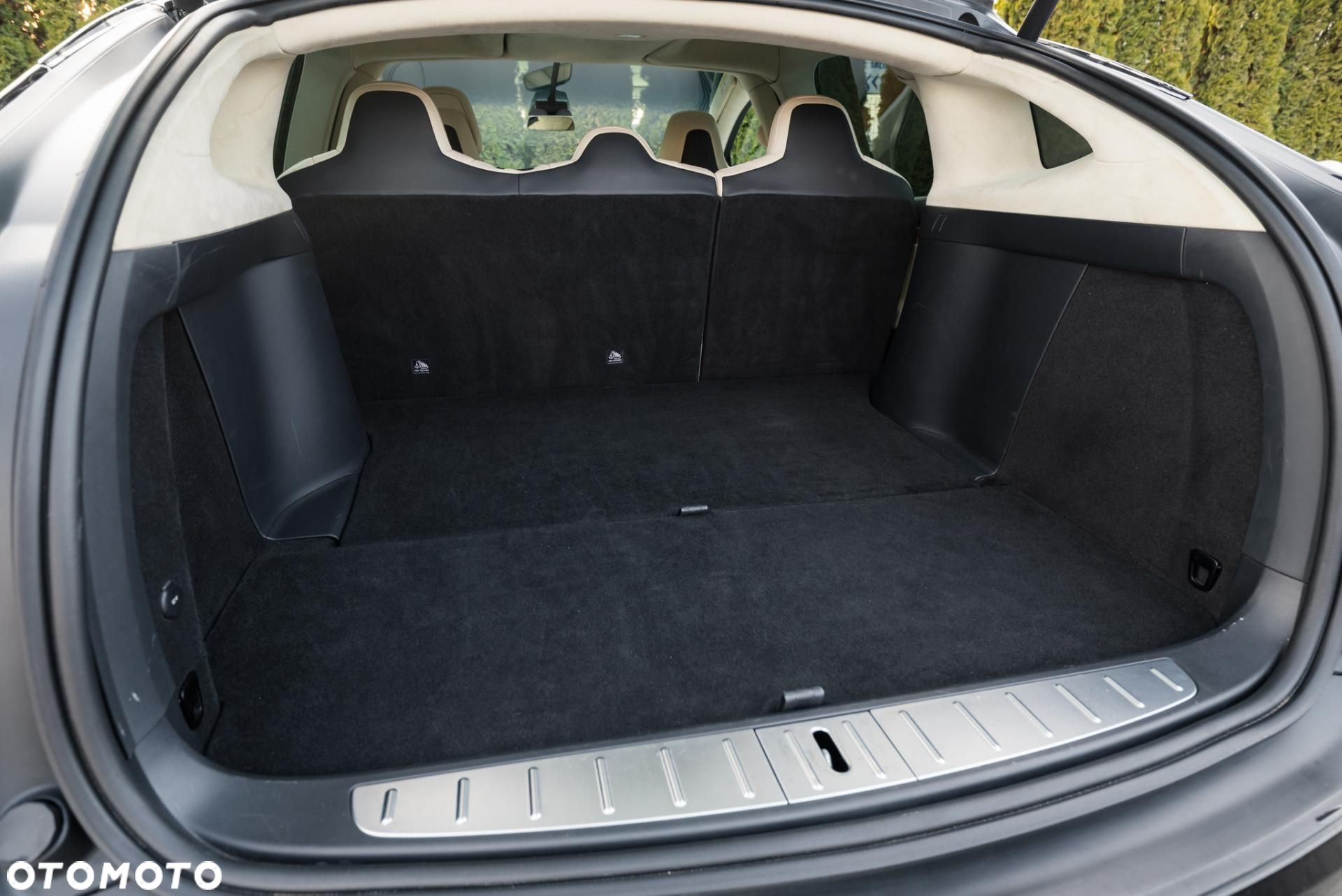 Tesla Model X - 38