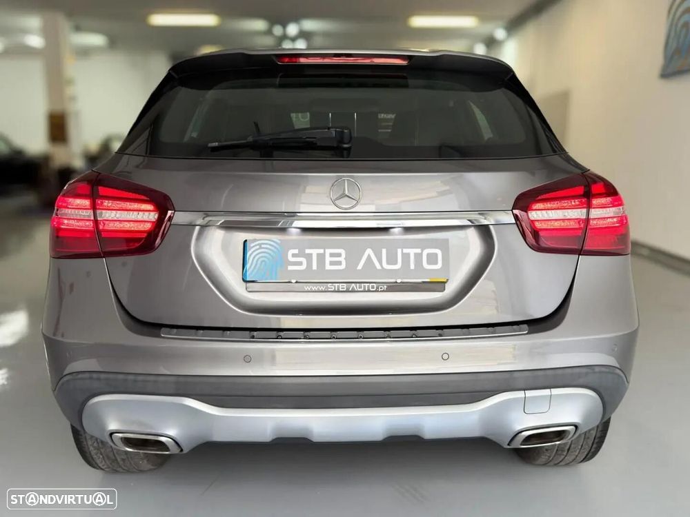 Mercedes-Benz GLA 180 - 4