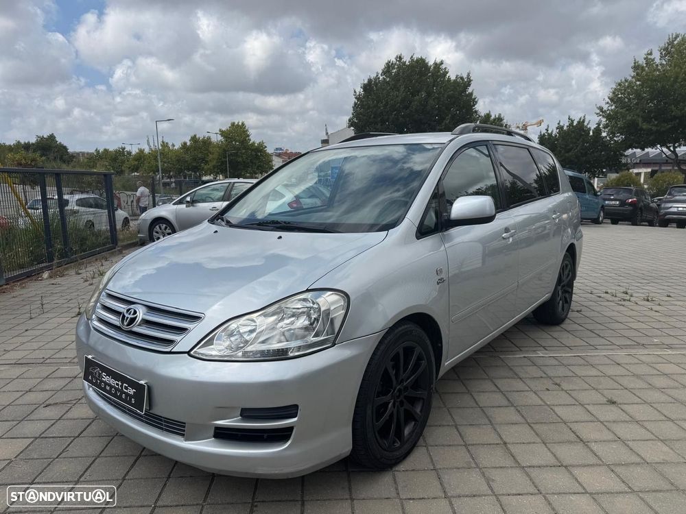 Toyota Avensis Verso 2.0 D-4D - 1