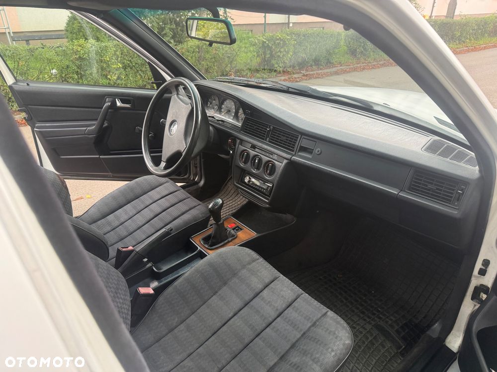 Mercedes-Benz W201 (190) - 7