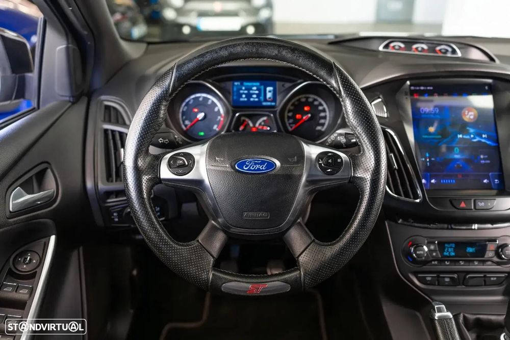 Ford Focus 2.0 EcoBoost ST c/ Pack Pele Desportiva - 41
