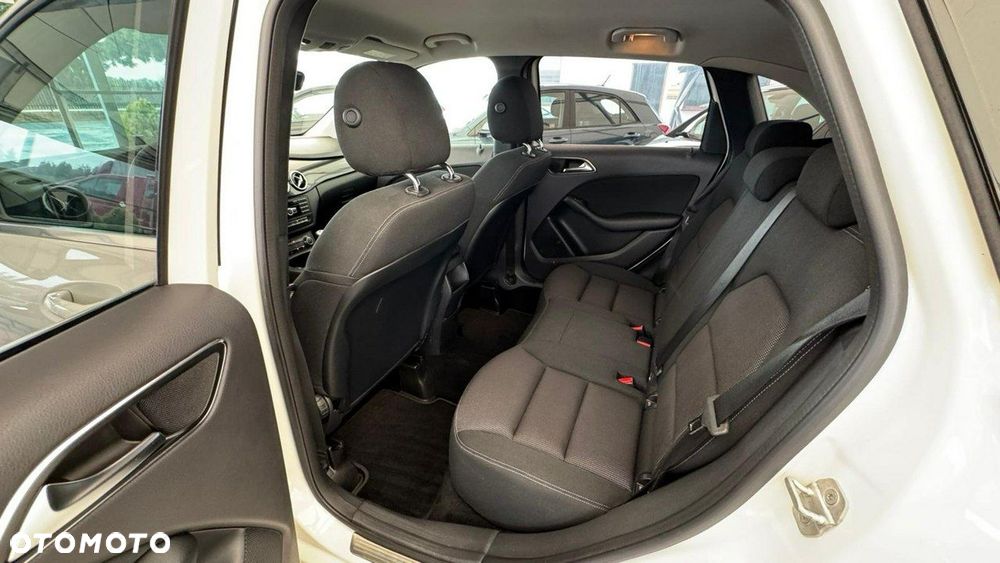 Mercedes-Benz Klasa B 180 BlueEFFICIENCY Edition 1 - 27