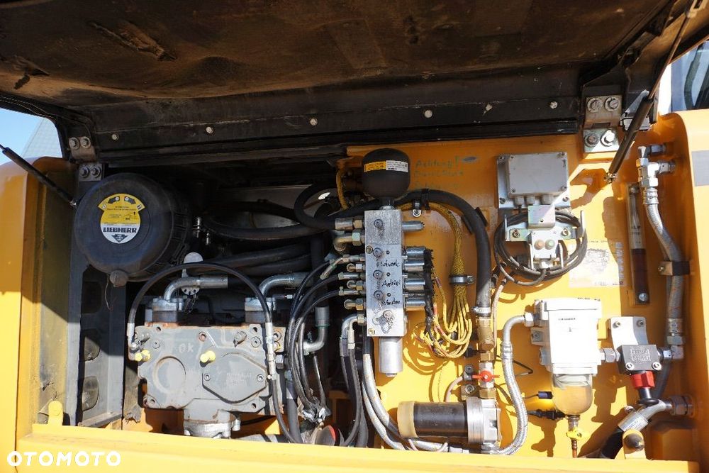 Liebherr R924LC, Większy zasięg - 16