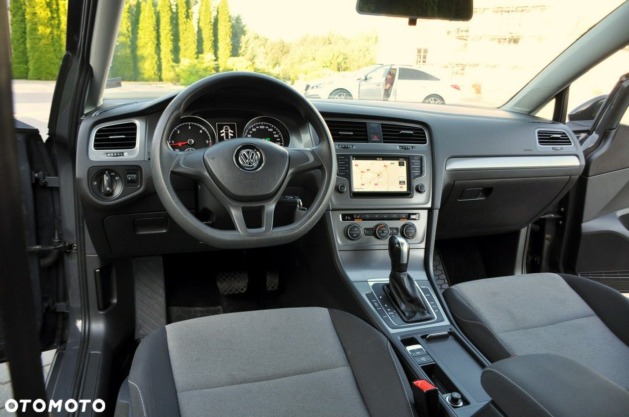 Volkswagen Golf - 28