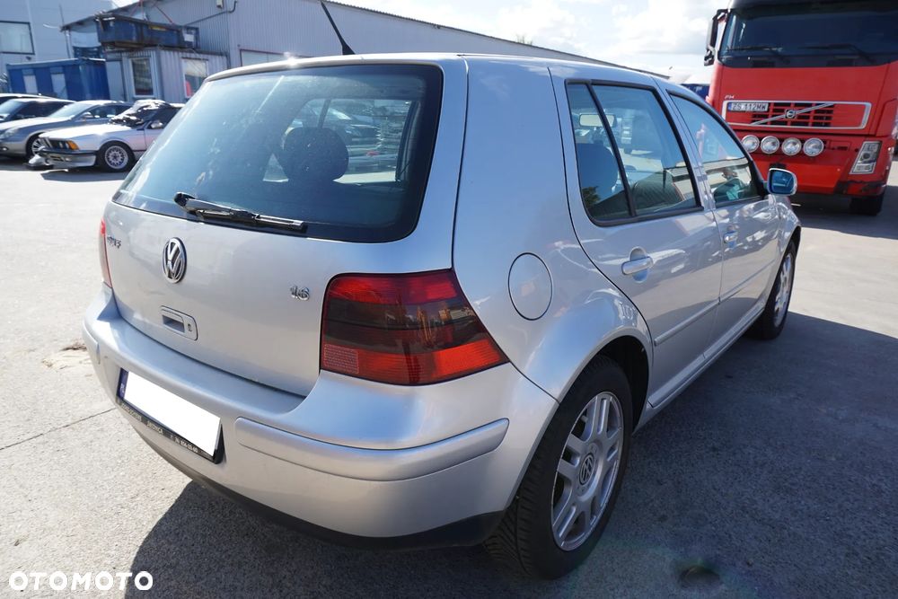 Volkswagen Golf - 6