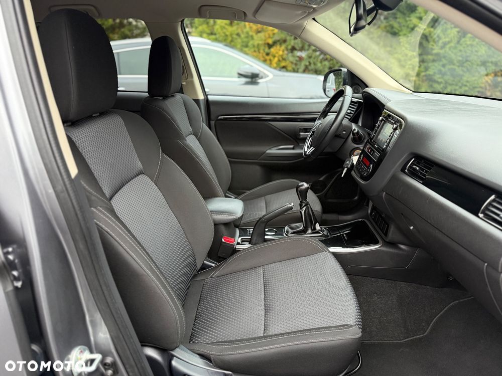 Mitsubishi Outlander - 12