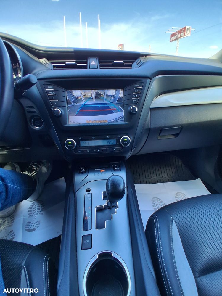 Toyota Avensis 1.8 Multidrive S Executive - 9