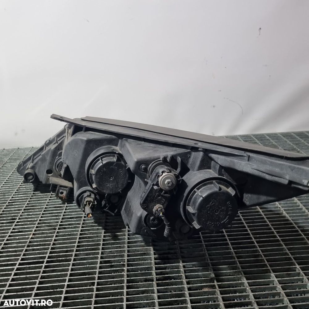 Far Dreapta Kia Sportage III 2010 - 2016 SUV 4 Usi (1379) Cu lupă - 3