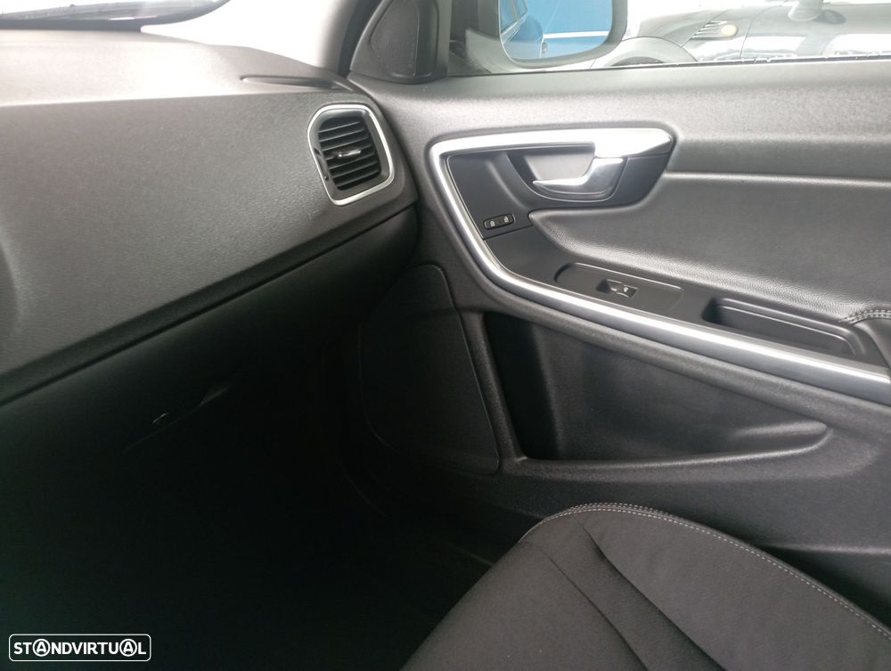 Volvo S60 2.0 D2 Momentum - 10