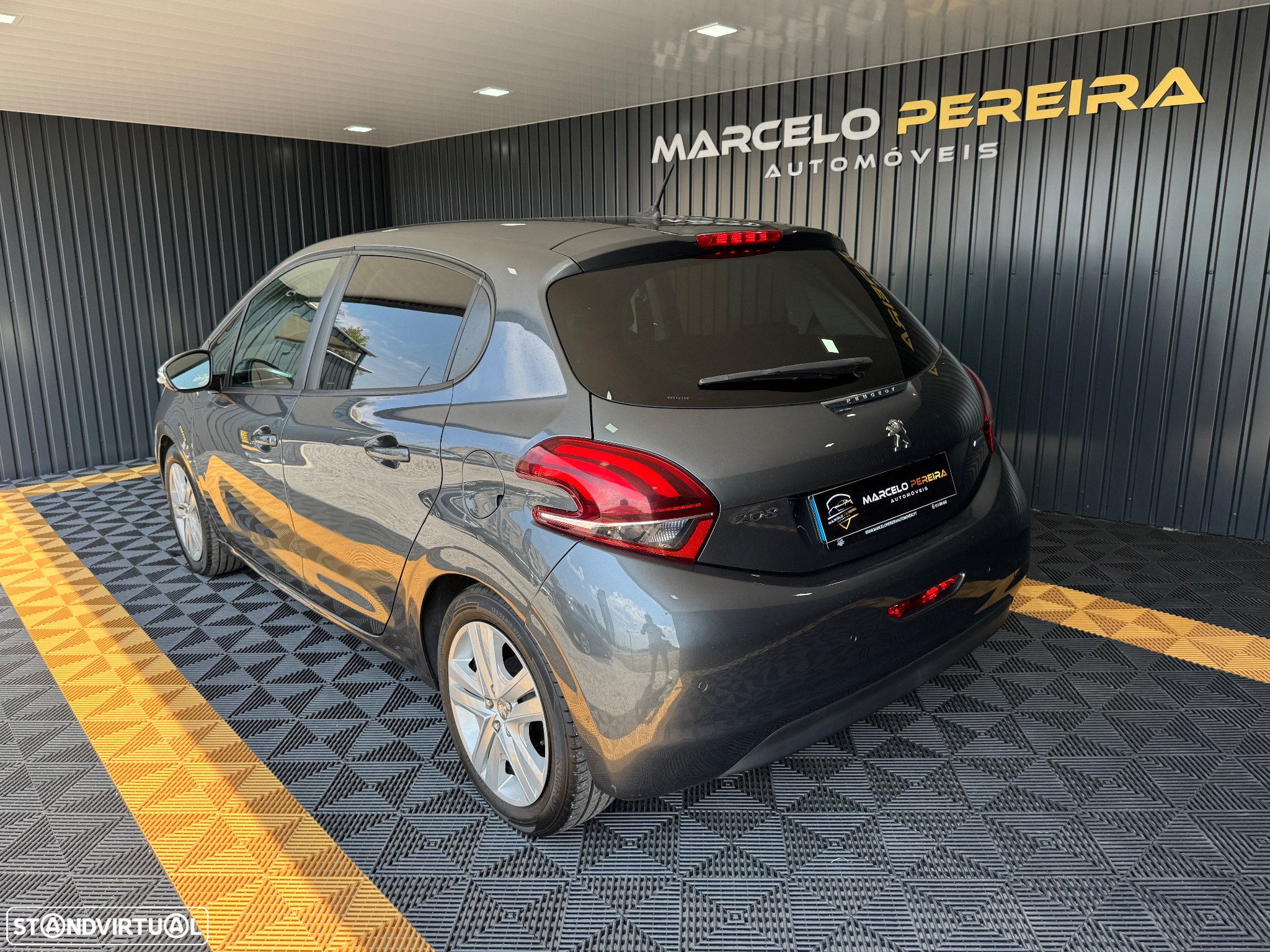 Peugeot 208 1.2 VTi SE Style - 3
