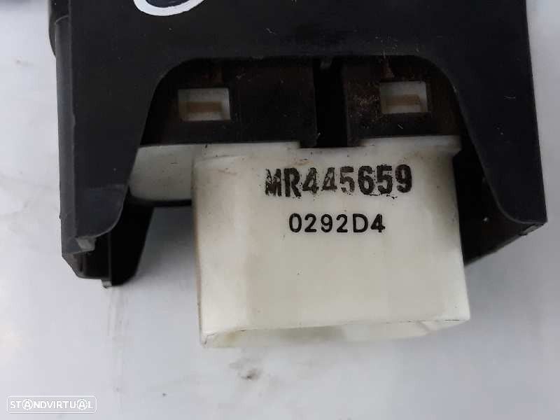 COMANDO ELEVADOR DE VIDRO FRONTAL DIREITO MITSUBISHI PAJERO III 2003 -MR445659 - 1