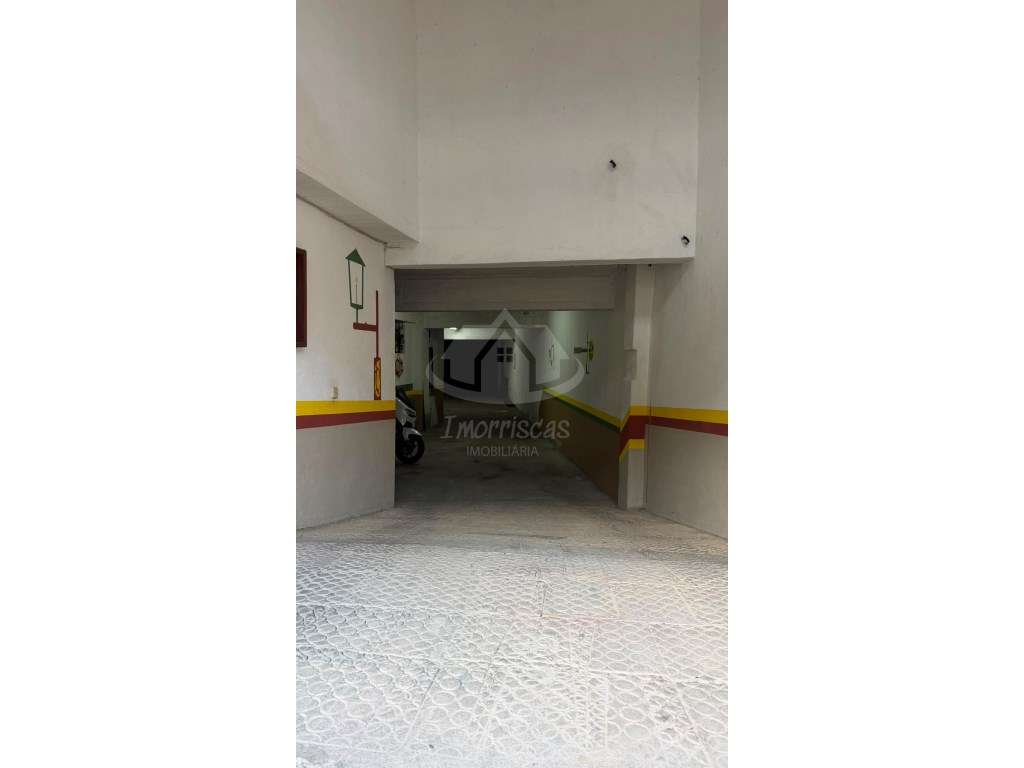Garagem fechada / Box com 15m2 - Bom Sucesso, Alverca do Ribatejo - Grande imagem: 2/8