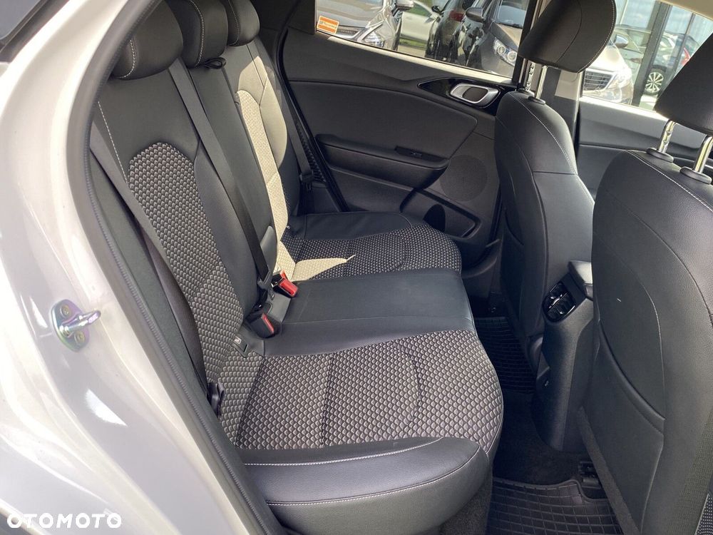 Kia XCeed - 15