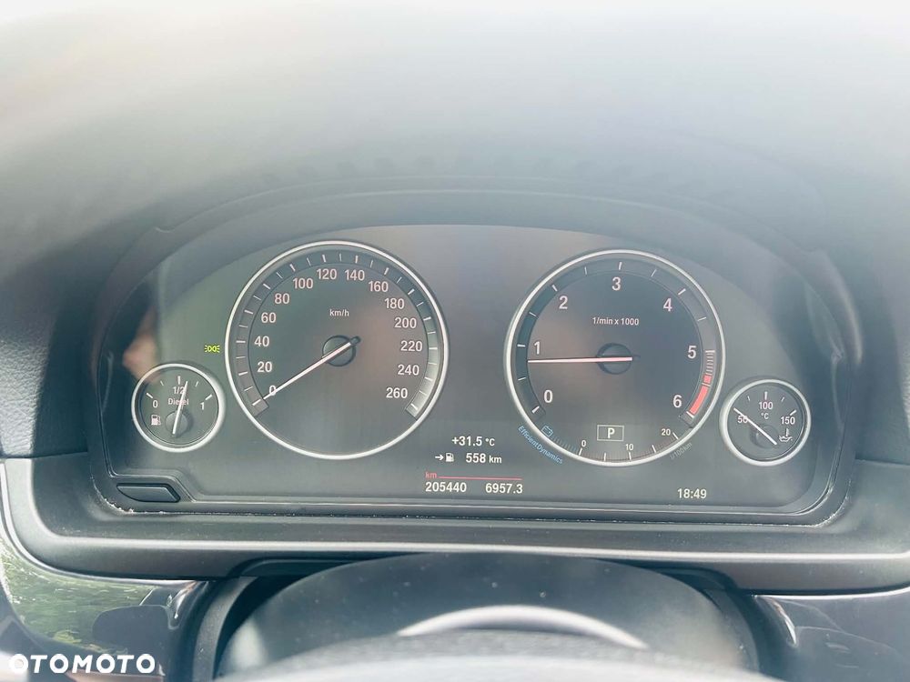 BMW Seria 5 520d xDrive - 13