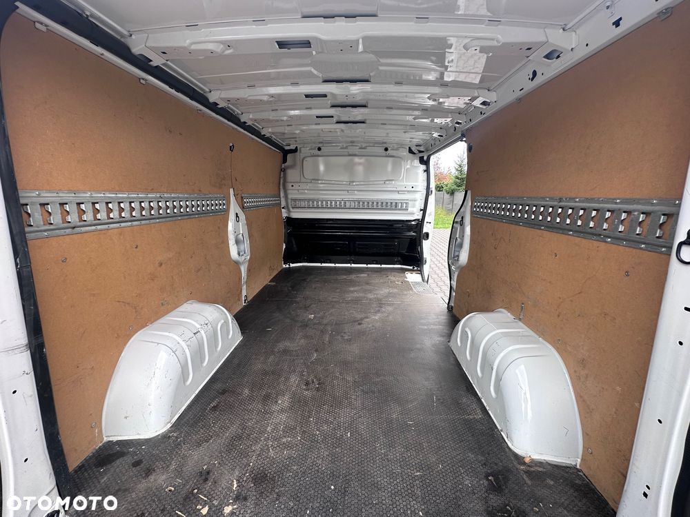 Opel Vivaro - 10