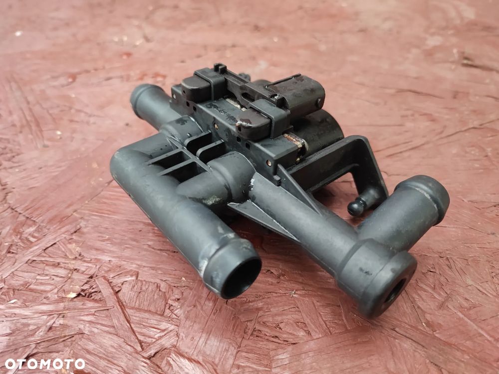 BMW F01 / F01N / F02 / F02N / F04 / F06 / F07 / F07N / F10 / F11 / F10N / F11N / F12 / F13 ORYGINALNY ZAWÓR WODY NAGRZEWNICY / ZAWÓR TERMOSTATYCZNY / ELEKTROZAWÓR O NR.  64 53 9 119 164 OEM W DOBRYM STANIE - 4