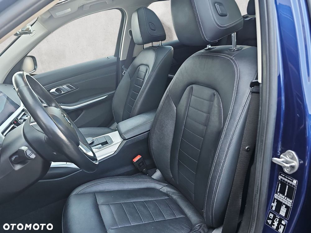 BMW Seria 3 320d Luxury Line - 12