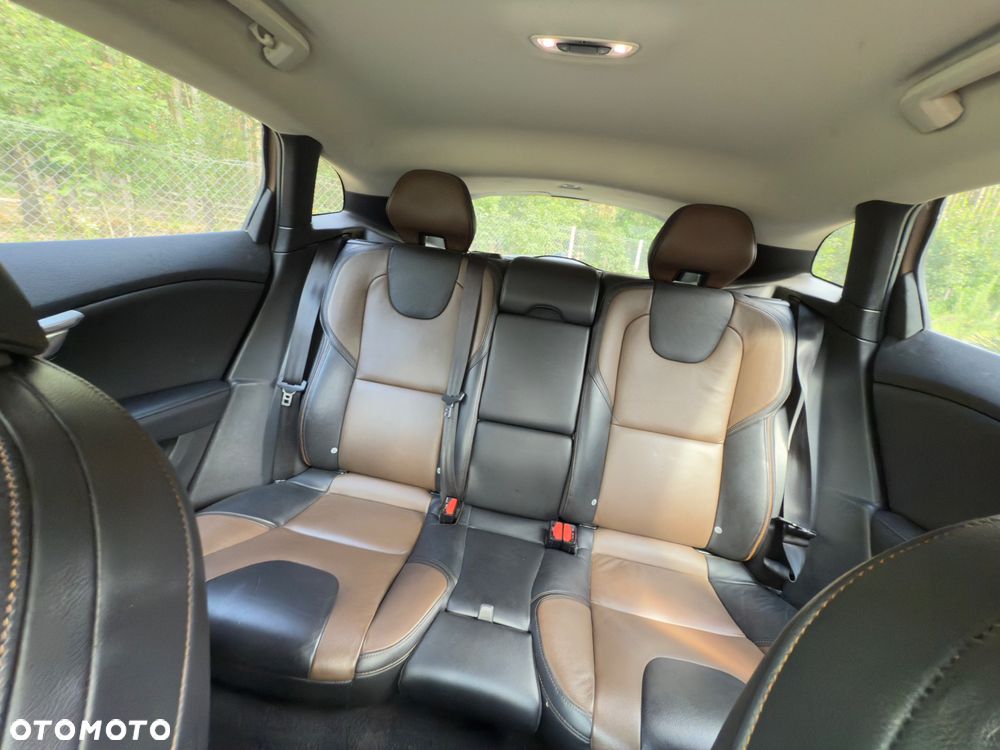 Volvo V40 D4 Drive-E R-Design Summum - 6