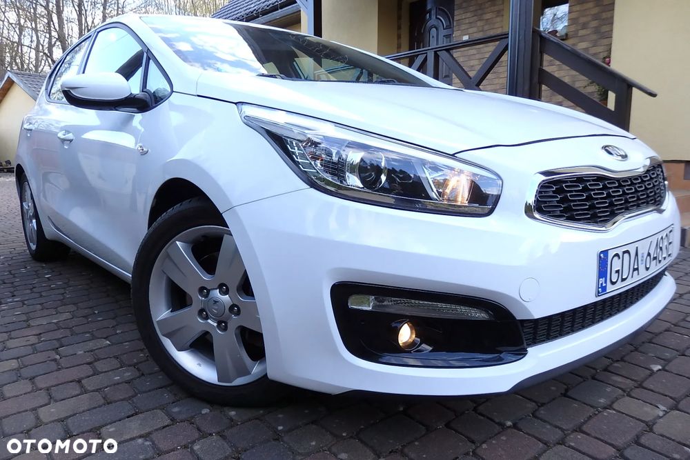 Kia Ceed 1.4 CVVT UEFA EURO 2016 - 25