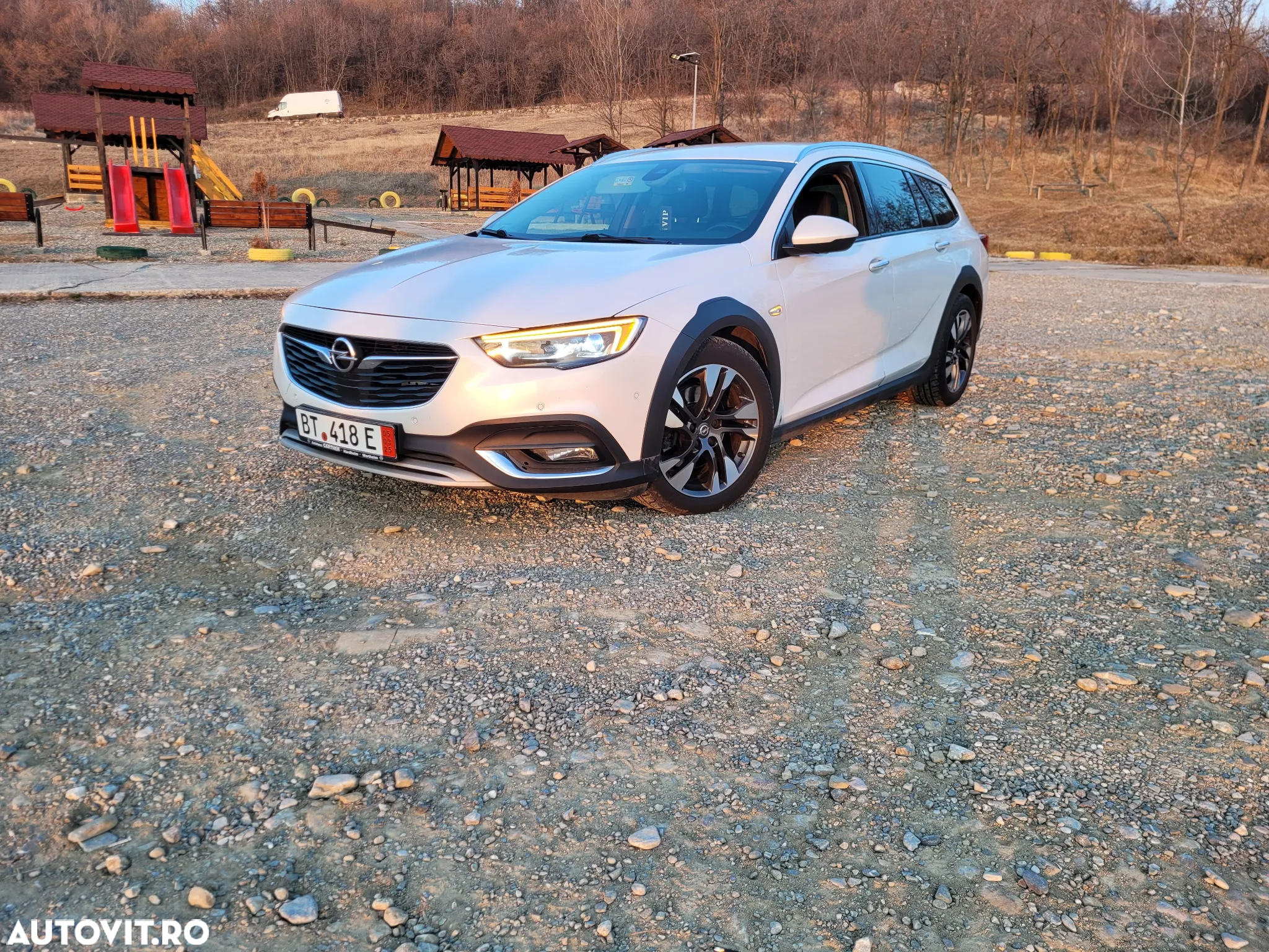 Opel Insignia Country Tourer 2.0 BiTrb D 4x4 Automatik Exclusive - 4