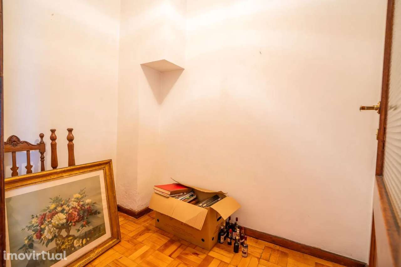 Moradia T2 com 2 pisos a 5 minutos a pé da avenida da república - Grande imagem: 3/14