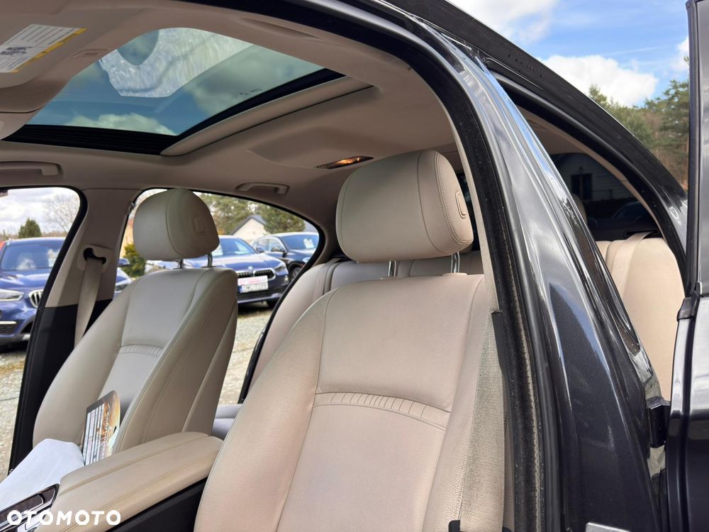 BMW Seria 5 528i xDrive Sport-Aut Luxury Line - 20